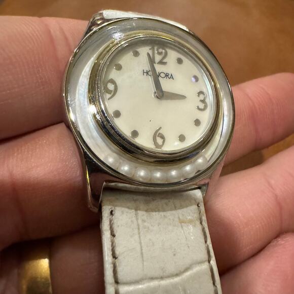Honora Pearl?? Watch Women 36mm Silver Tone MOP Dial Leather Band Untested READ - Picture 3 of 5